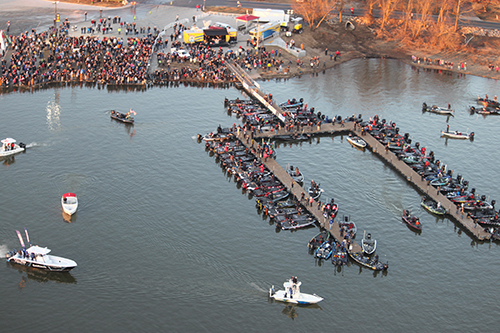 Bassmaster-Classic-Day-two-aerial-crowds